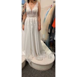 🦋 White Wedding dress!